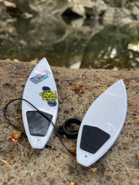 Finger Surfboard White + Surf Leash 2023